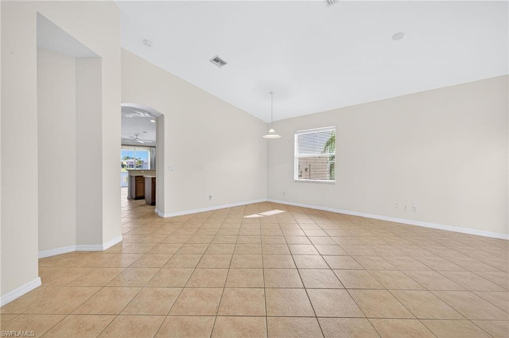 8369 Sumner AVE-5