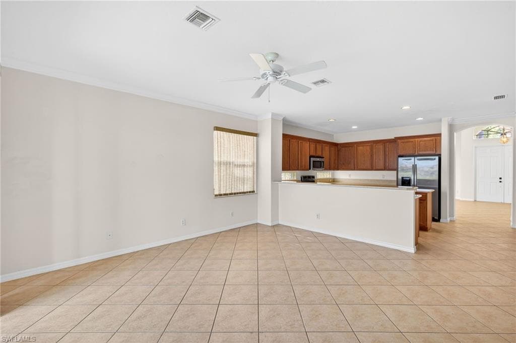 8369 Sumner AVE-8