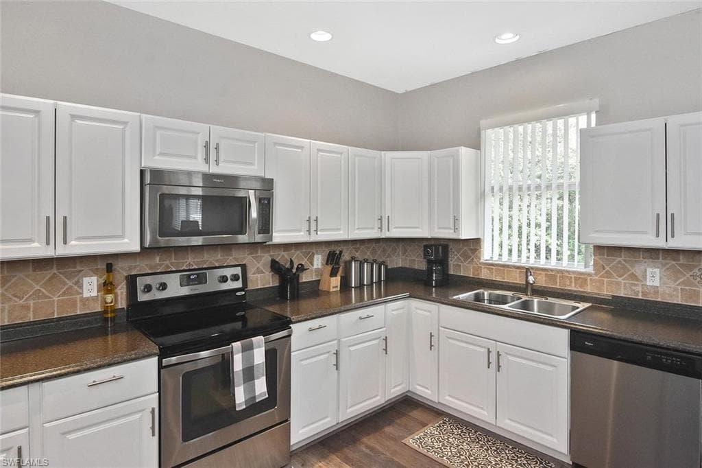 12206 Honeysuckle RD-28