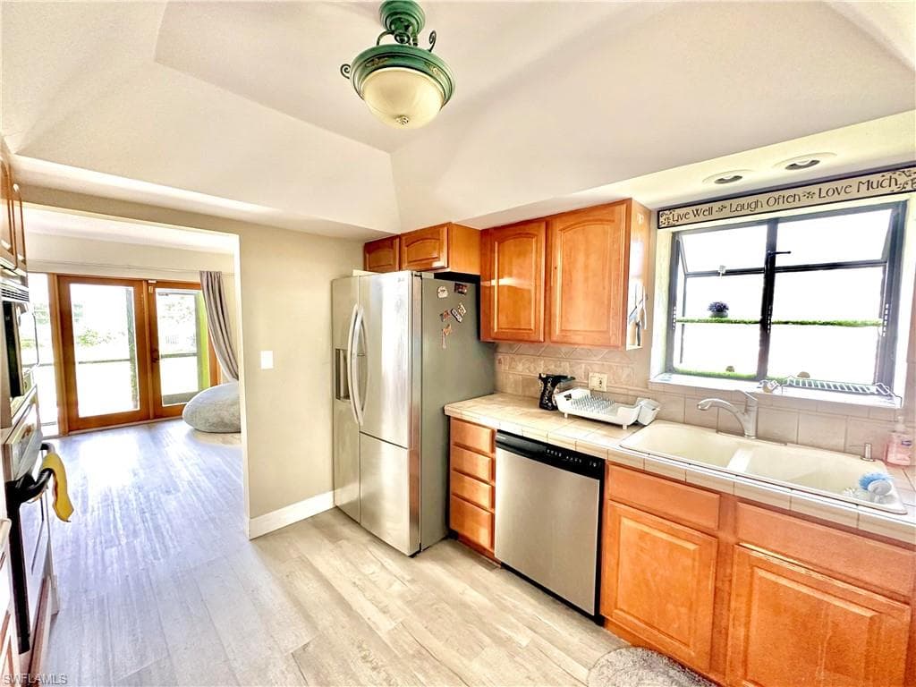 416 Bristle Cone LN-9