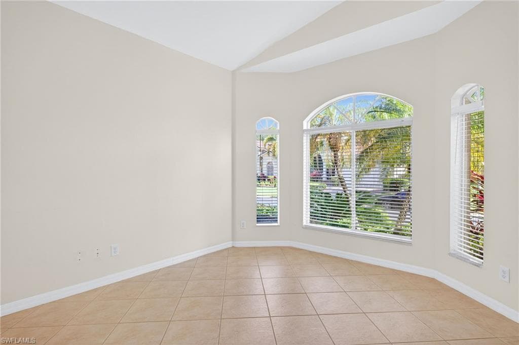 8369 Sumner AVE-3