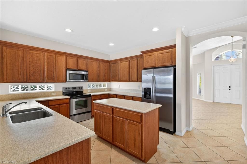 8369 Sumner AVE-14
