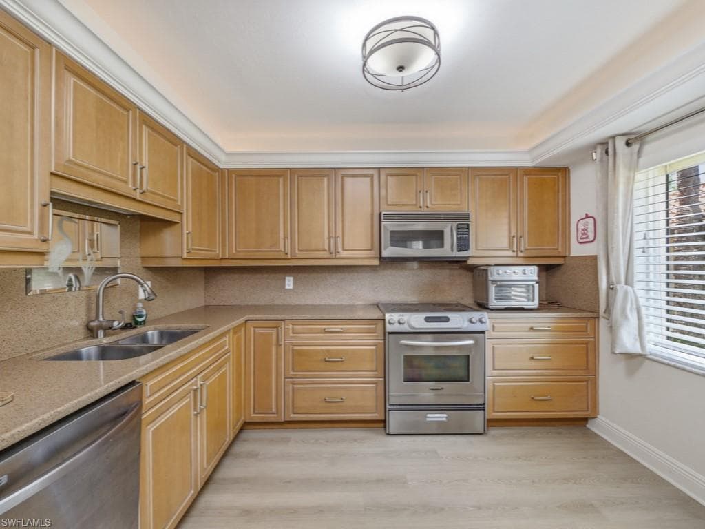 3207 Horse Carriage WAY 403-5