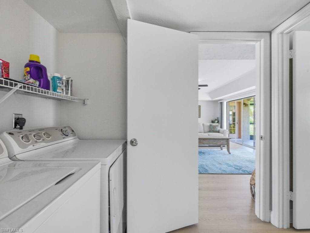 3207 Horse Carriage WAY 403-18