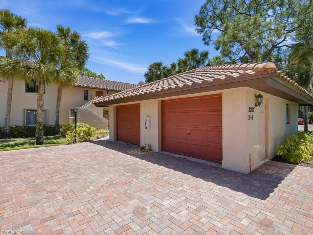 3207 Horse Carriage WAY 403-8