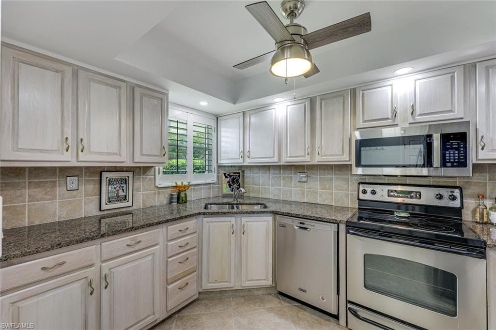 29 High Point CIR E 107-7