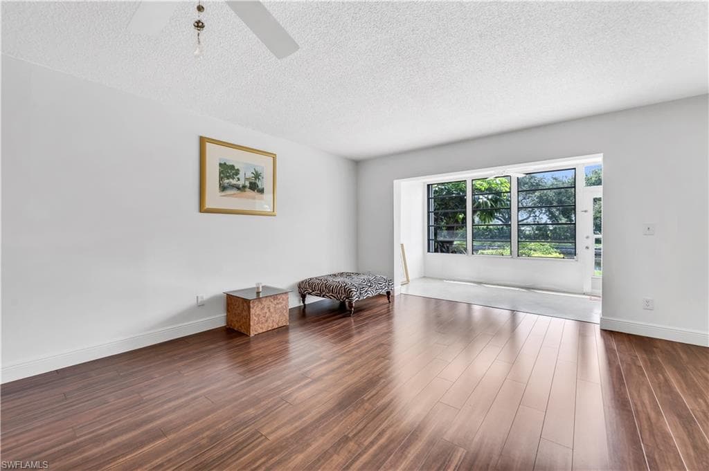 600 Valley Stream DR D3-6