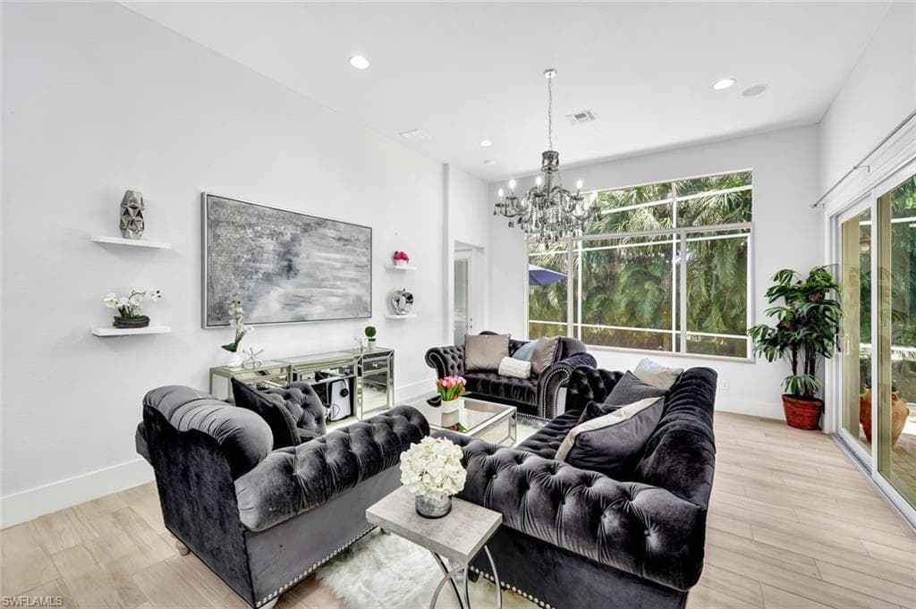 8910 Paseo De Valencia ST-9