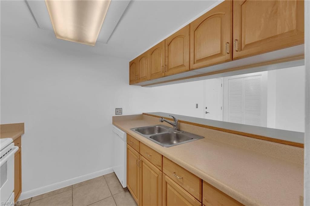 2875 Palm Beach BLVD 205-14