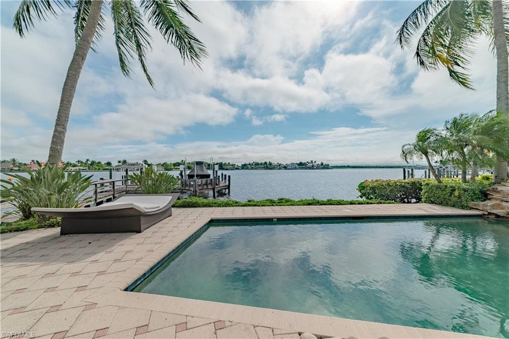 883 Galleon DR-33