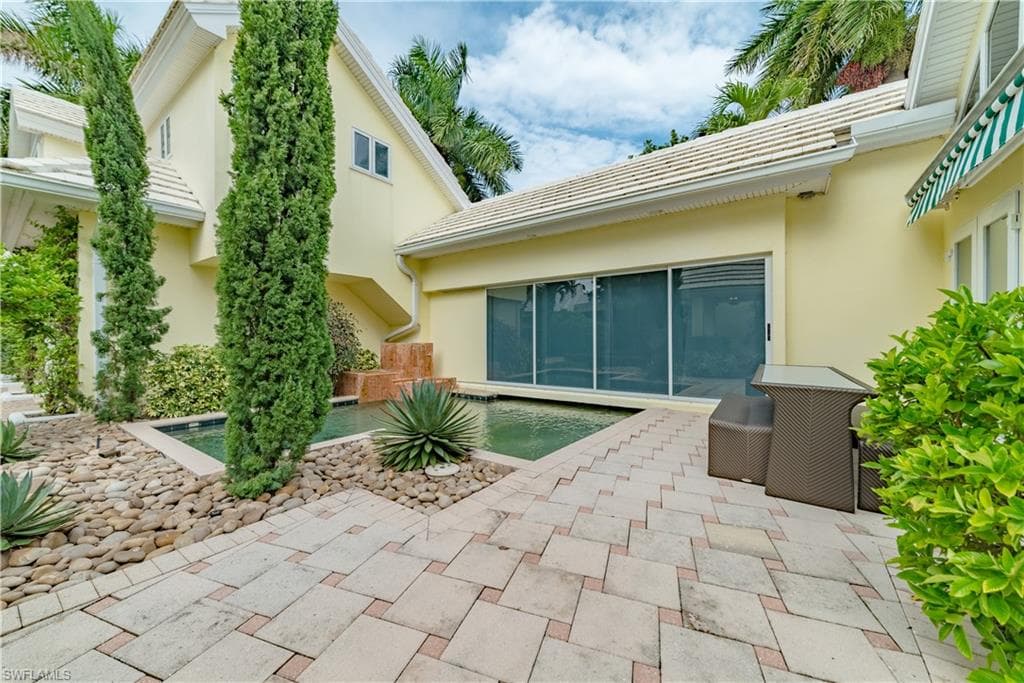 883 Galleon DR-4