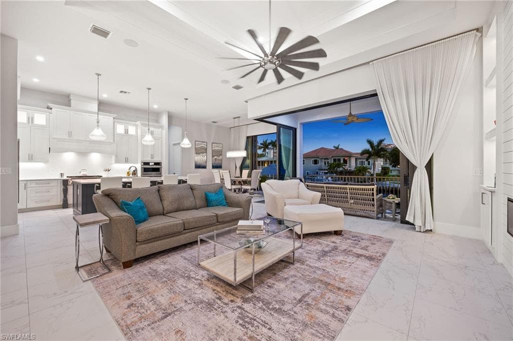 388 Pine AVE-32