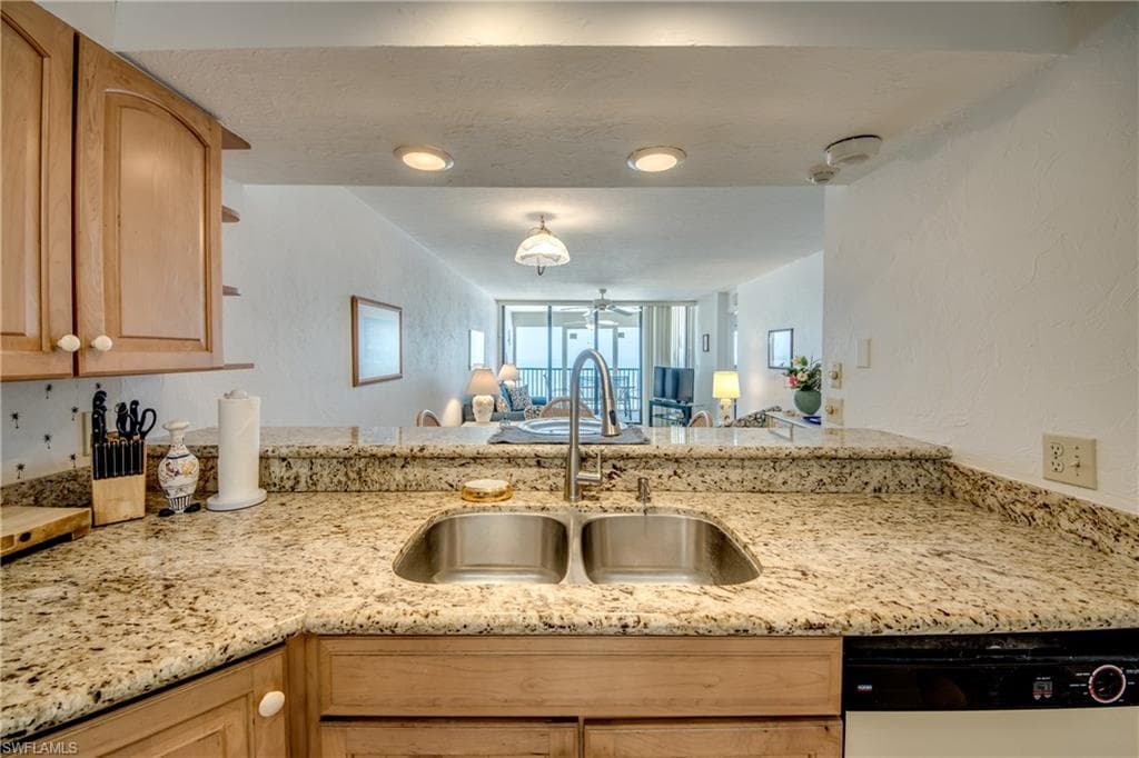 6400 Estero BLVD 1101-16