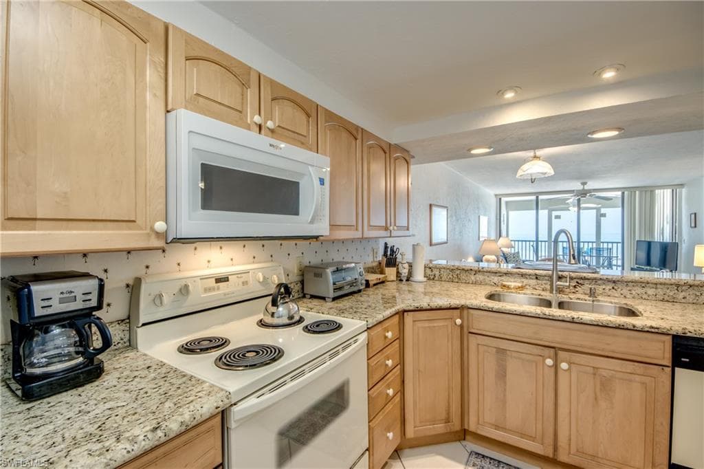 6400 Estero BLVD 1101-15