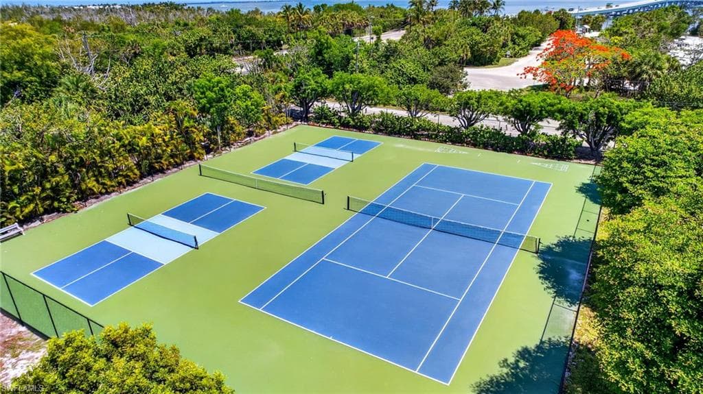1250 Tennisplace CT D33-21