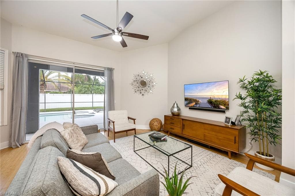 382 Burnt Pine DR-4