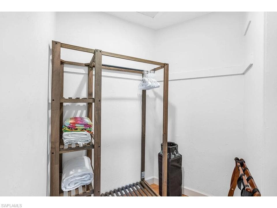 250 Willowick DR-9