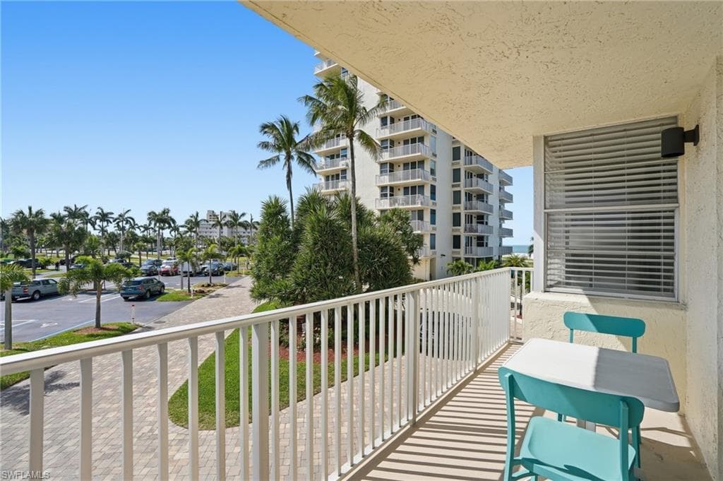 7300 Estero BLVD 102-27