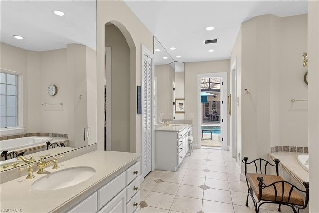 4661 Idylwood LN-19