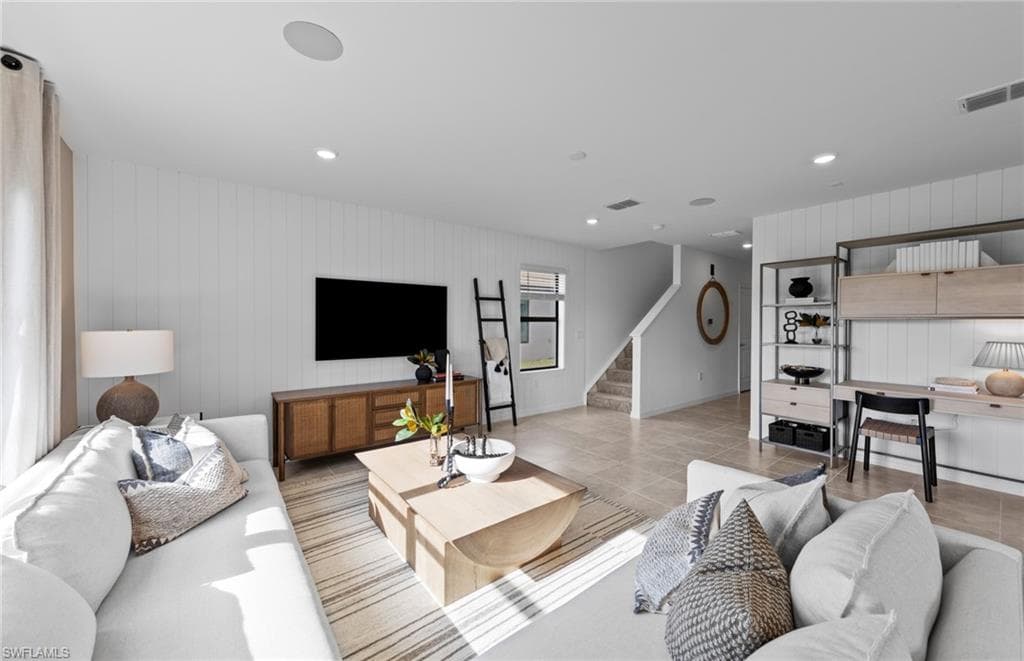 605 Oasis Lake PL-14