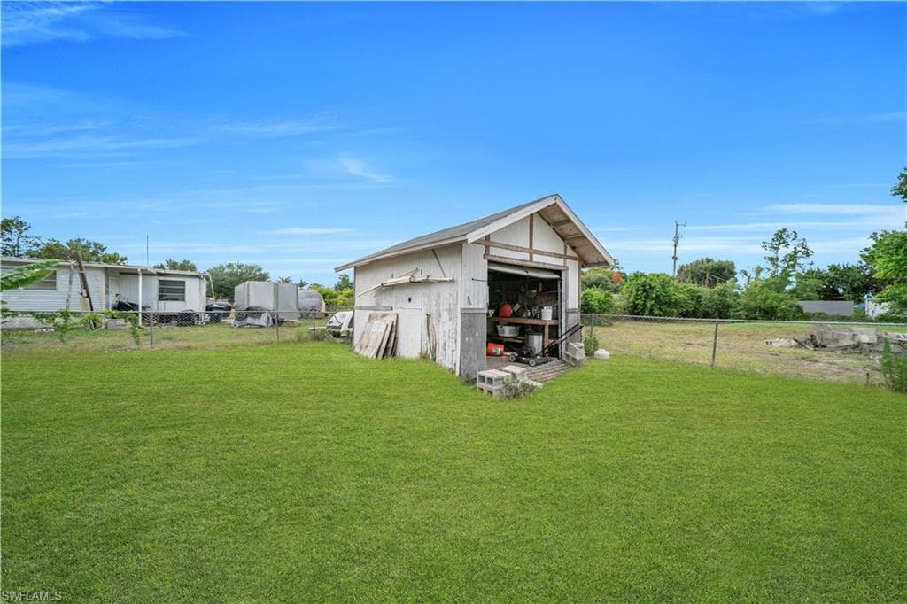 8106 Penny DR-27