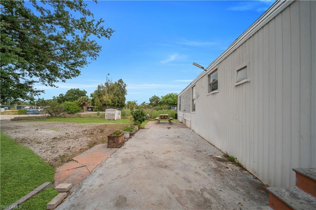 8106 Penny DR-28