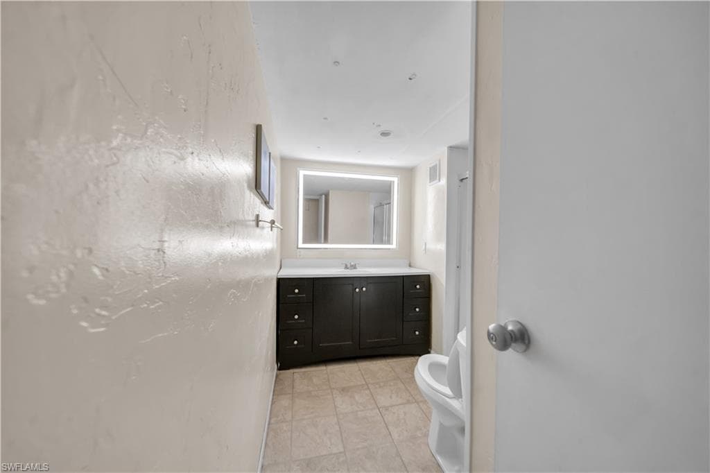 8106 Penny DR-24
