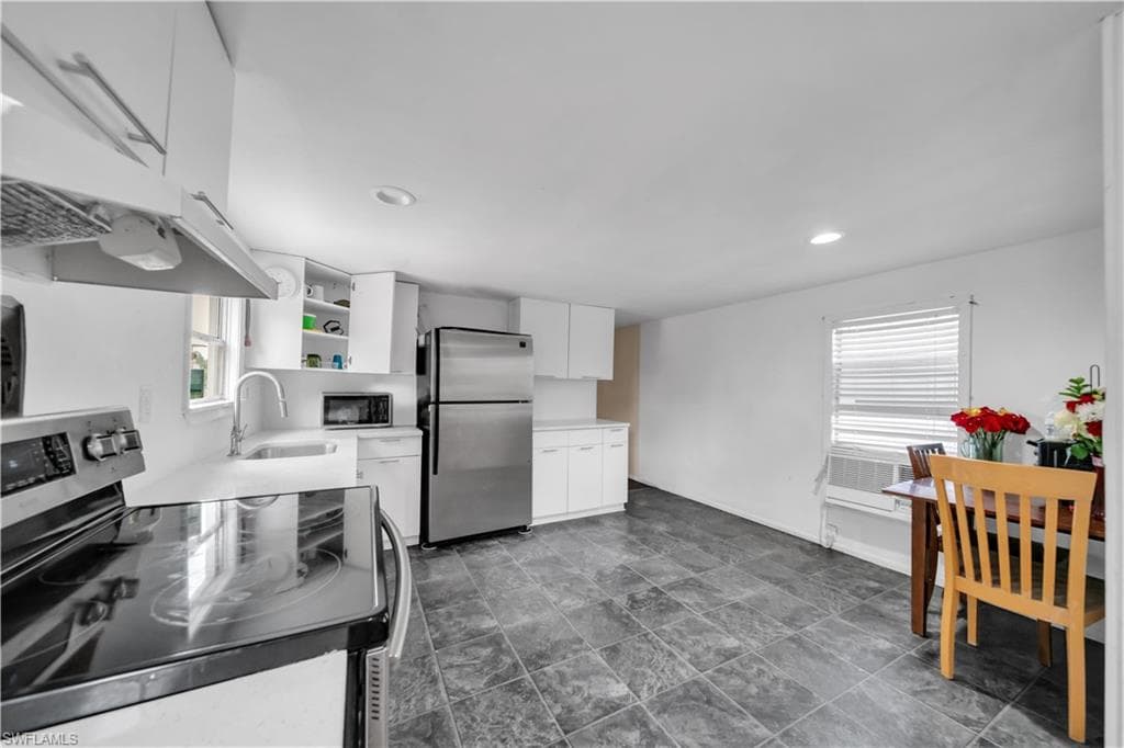 8106 Penny DR-10
