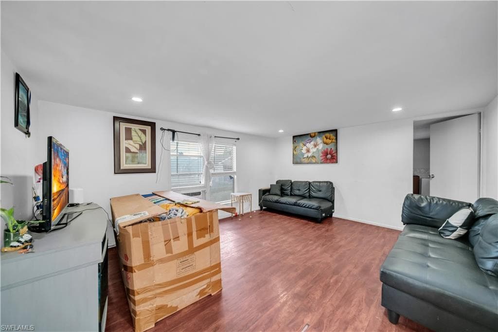 8106 Penny DR-14