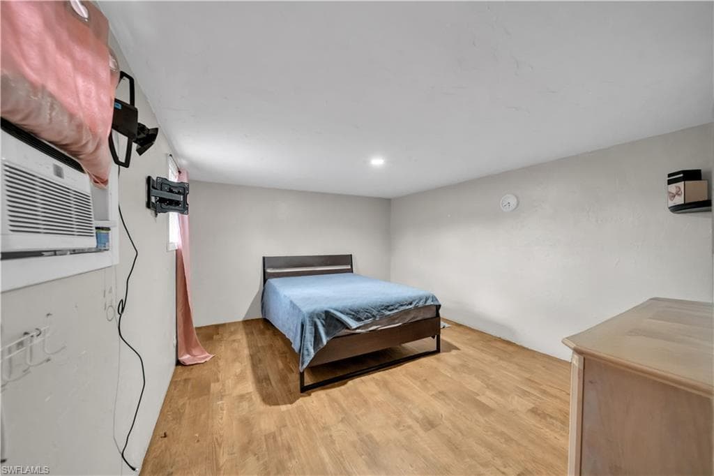 8106 Penny DR-18