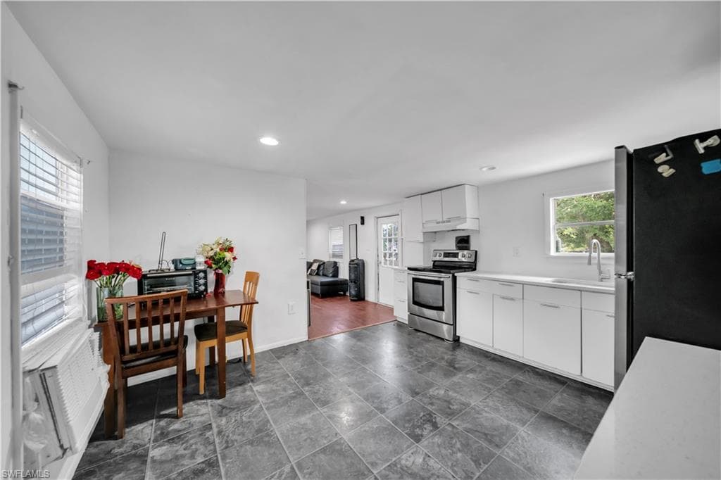 8106 Penny DR-11