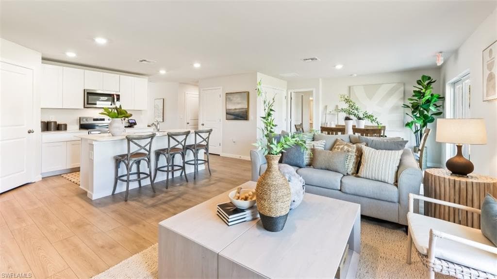 379 RADIANT SUN LN-5