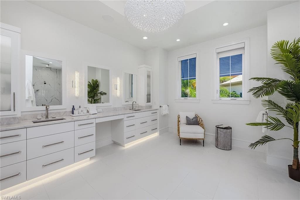 158 Beach DR-28