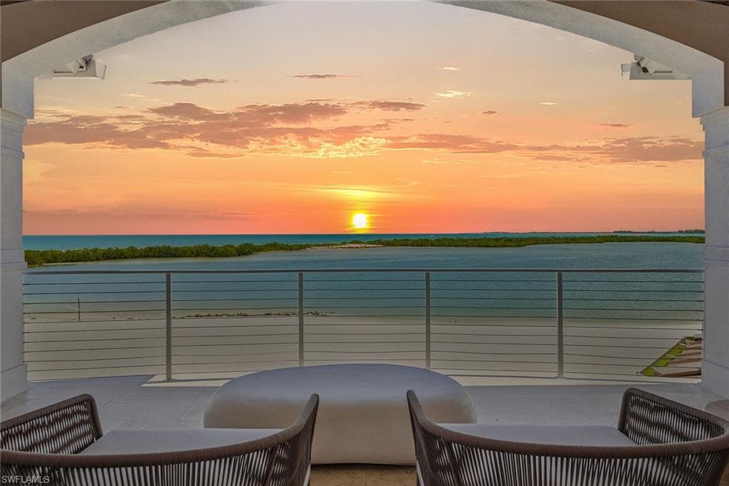 158 Beach DR-33
