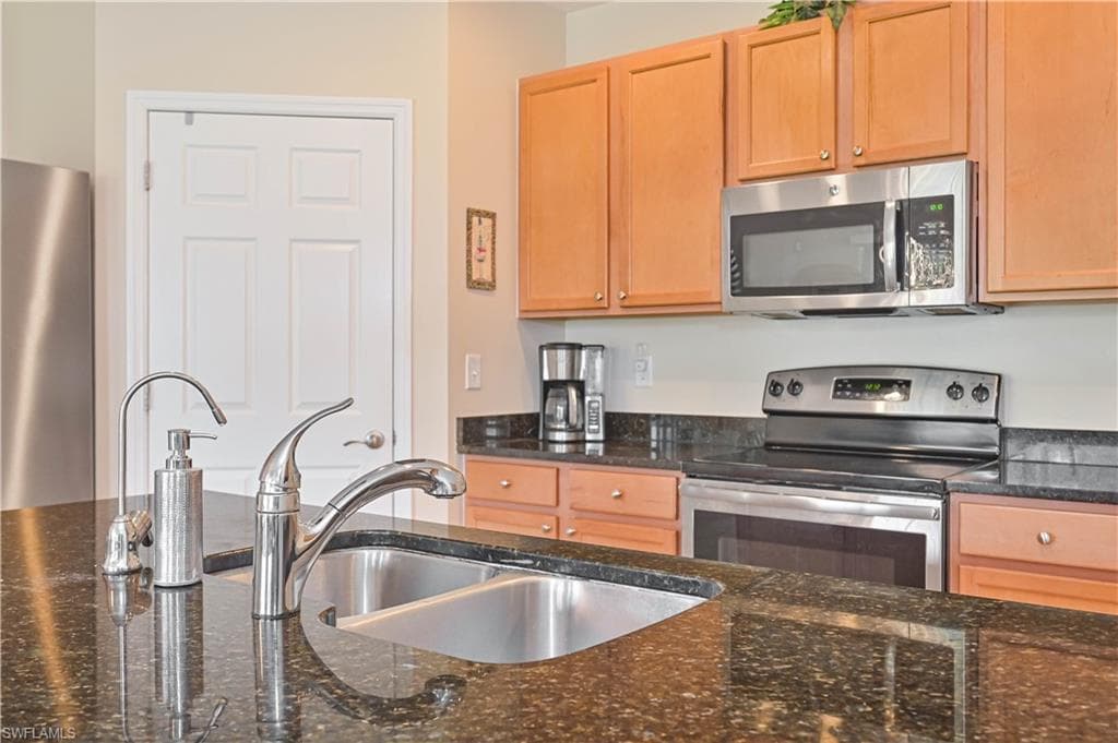 2877 Apple Blossom DR-29