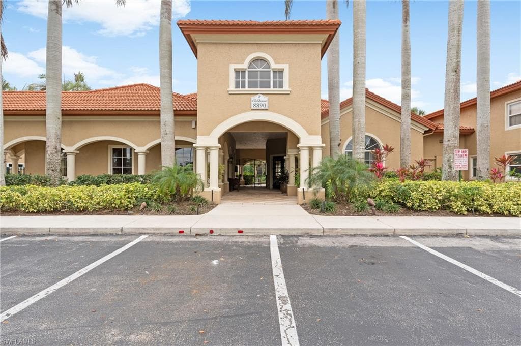 8940 Colonnades CT E 734-22