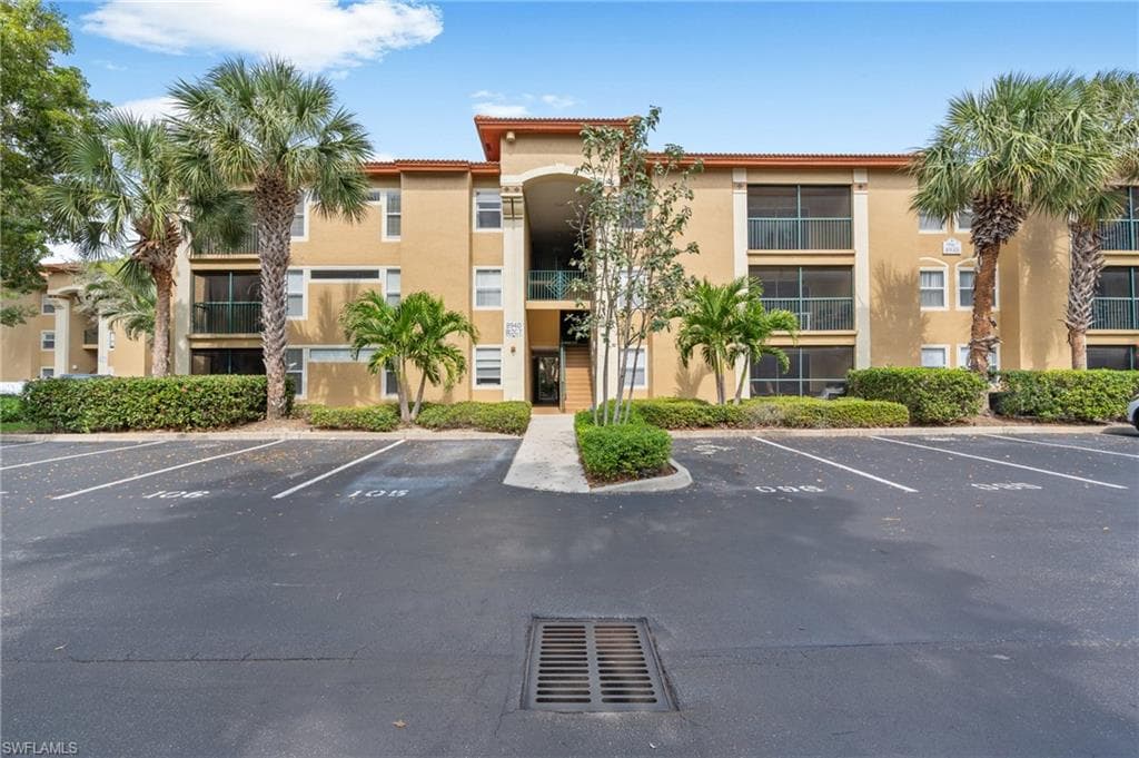 8940 Colonnades CT E 734-1