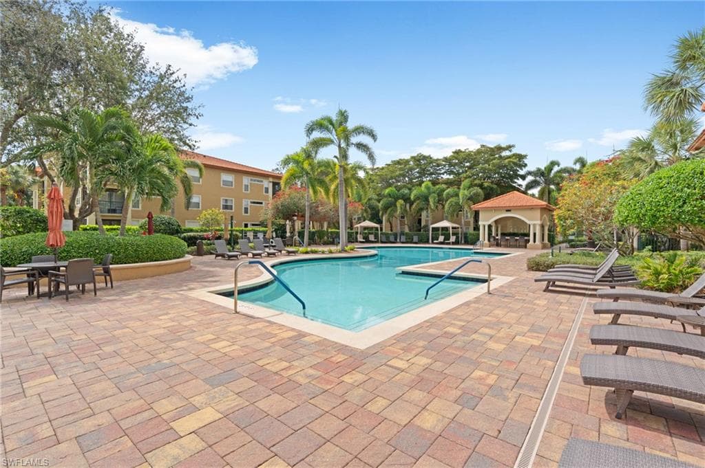 8940 Colonnades CT E 734-24