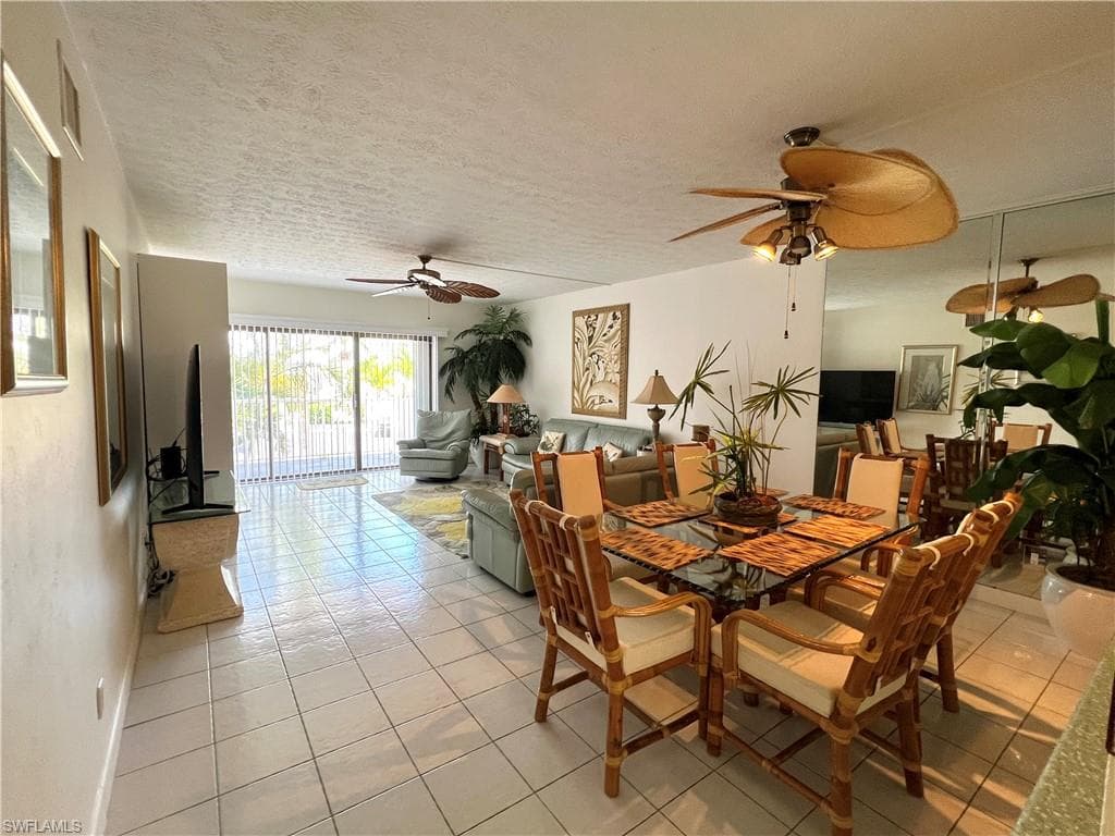 60 Pelican ST W 202-6