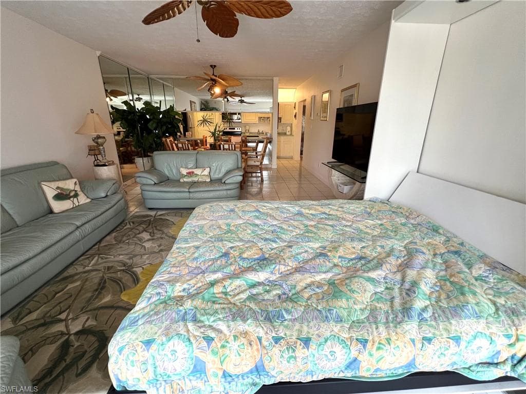 60 Pelican ST W 202-13
