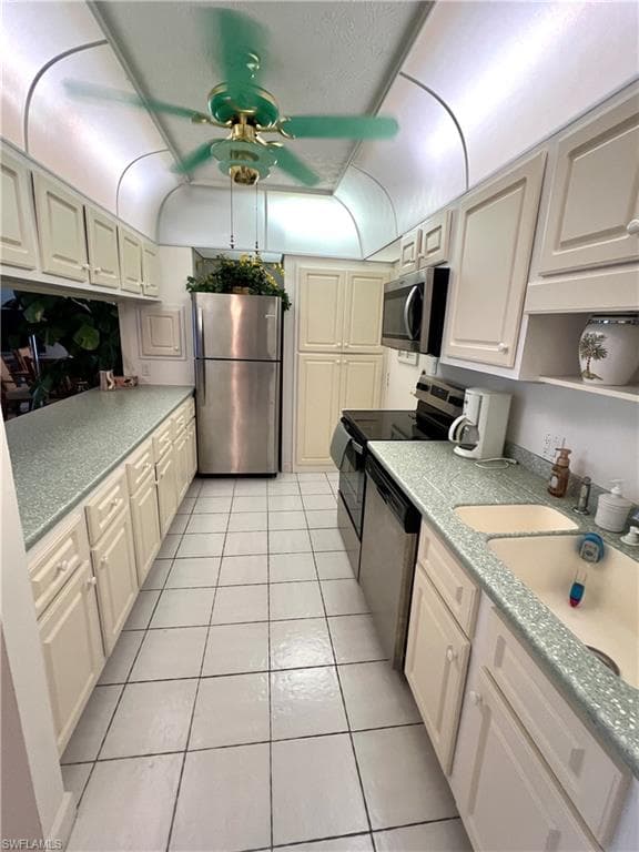 60 Pelican ST W 202-10