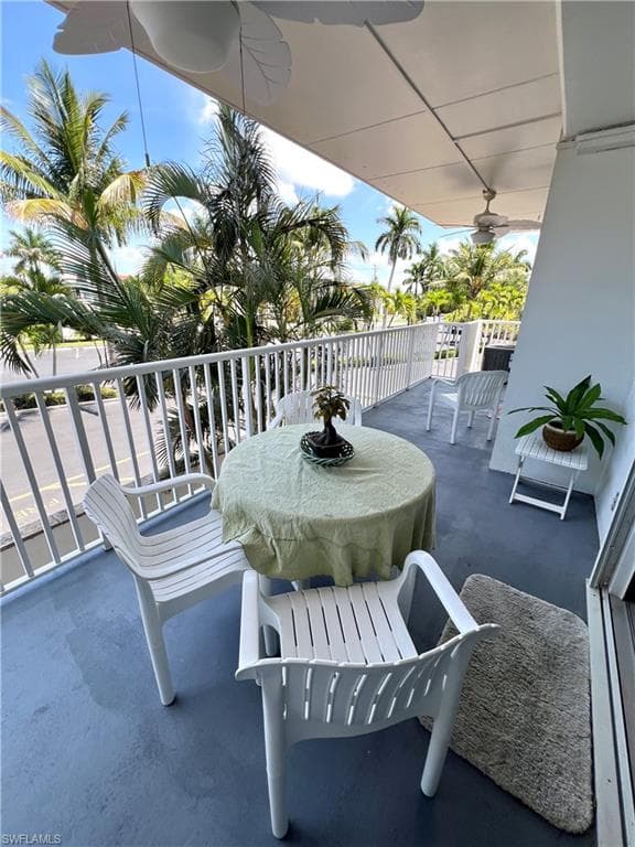 60 Pelican ST W 202-11