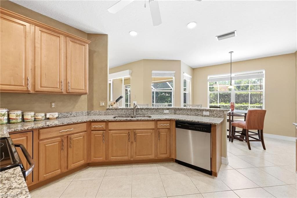 3951 Ruxton RD-22