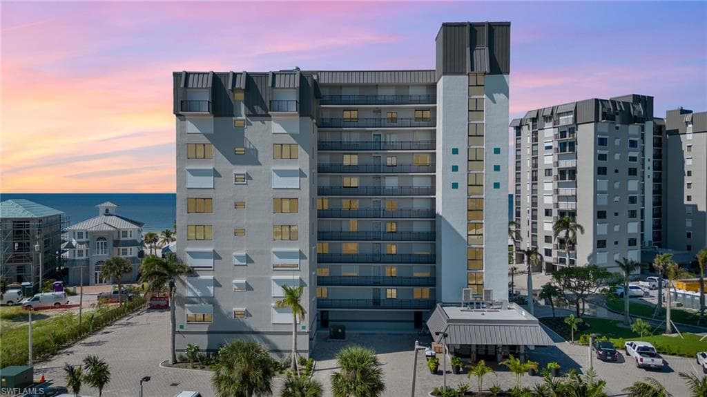 2810 Estero BLVD 511-2
