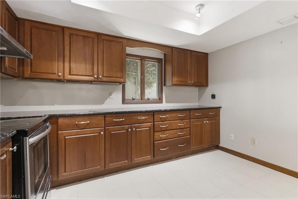 9753 Maplecrest CIR-13