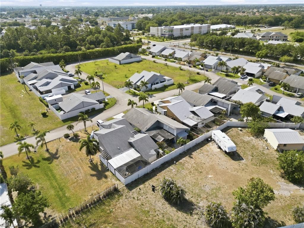 9753 Maplecrest CIR-36