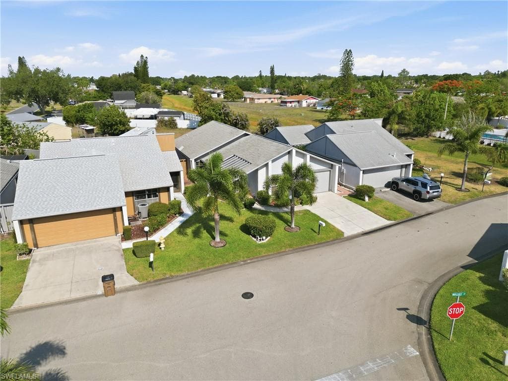 9753 Maplecrest CIR-34