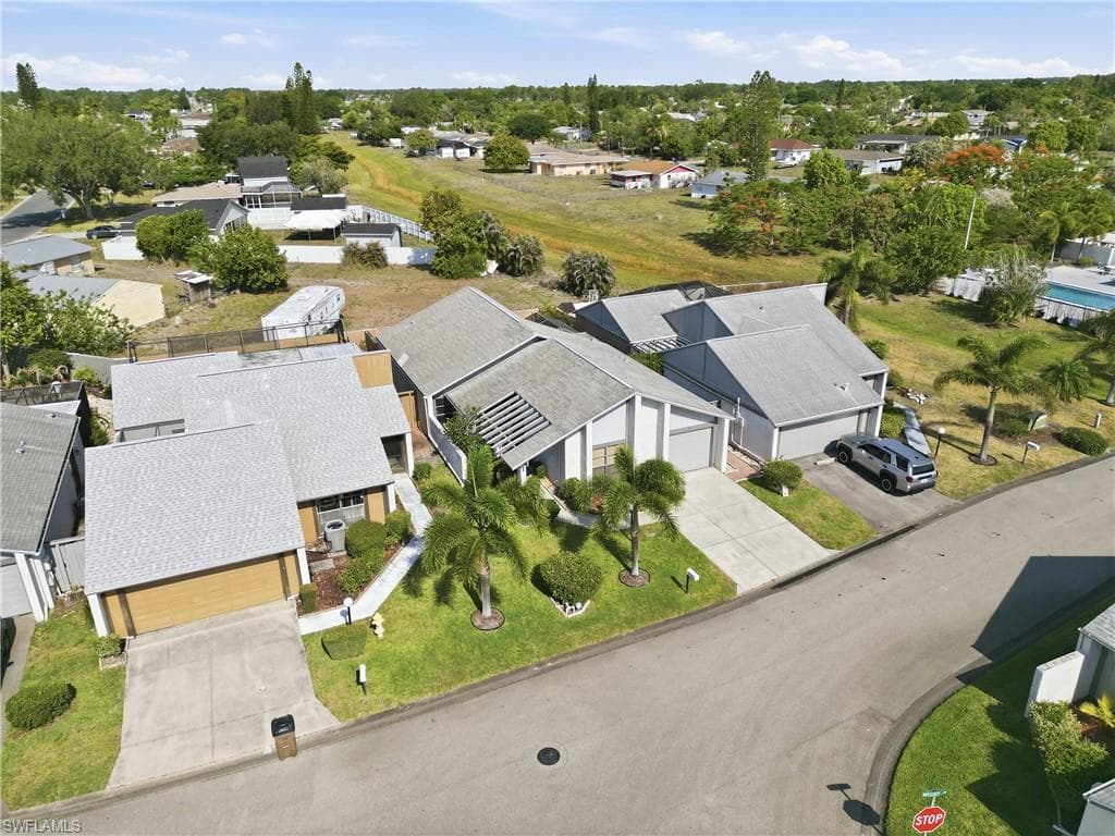 9753 Maplecrest CIR-33