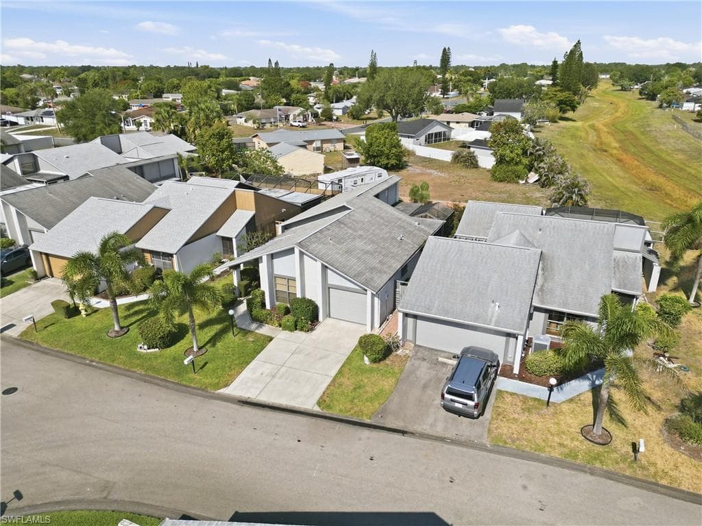 9753 Maplecrest CIR-35