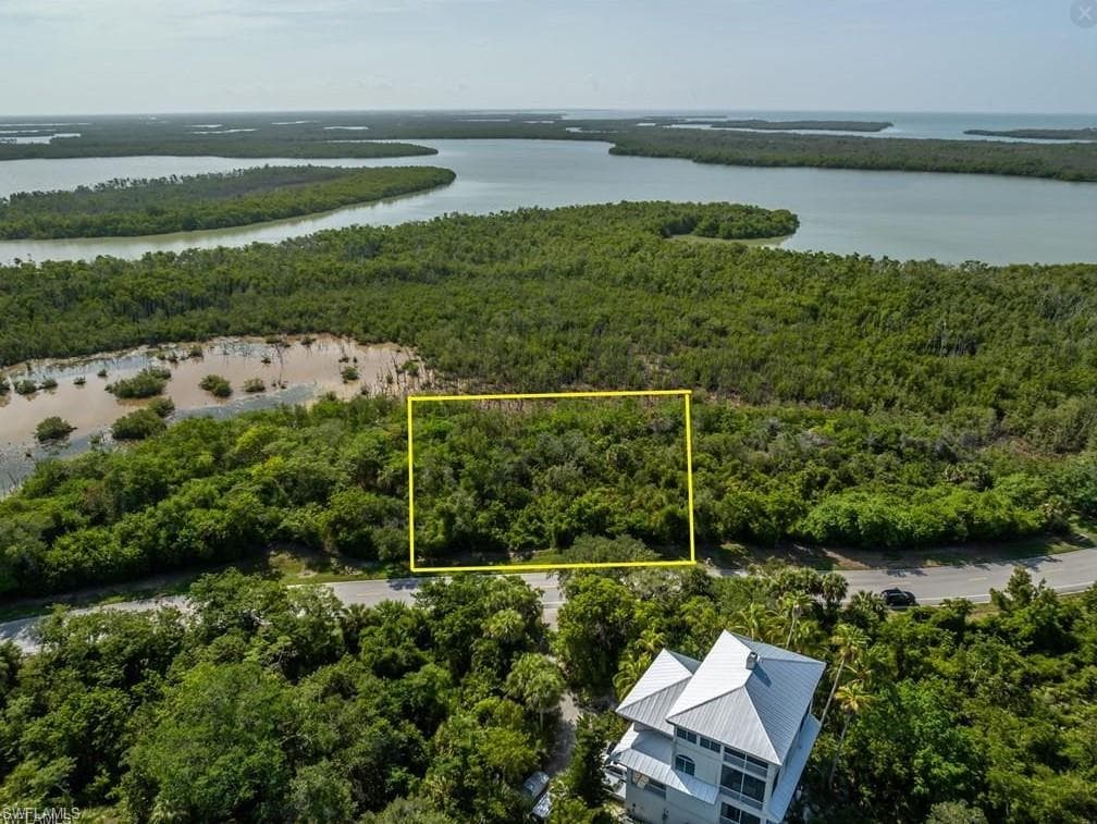 822 Whiskey Creek DR-1